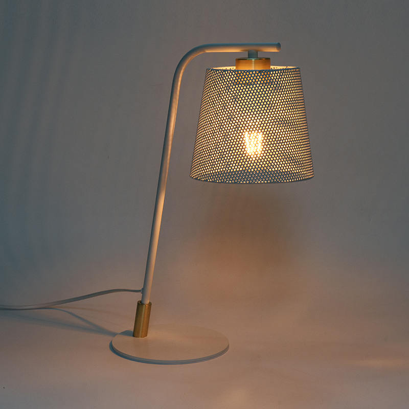 Északi fém kovácsoltvas asztali lámpa