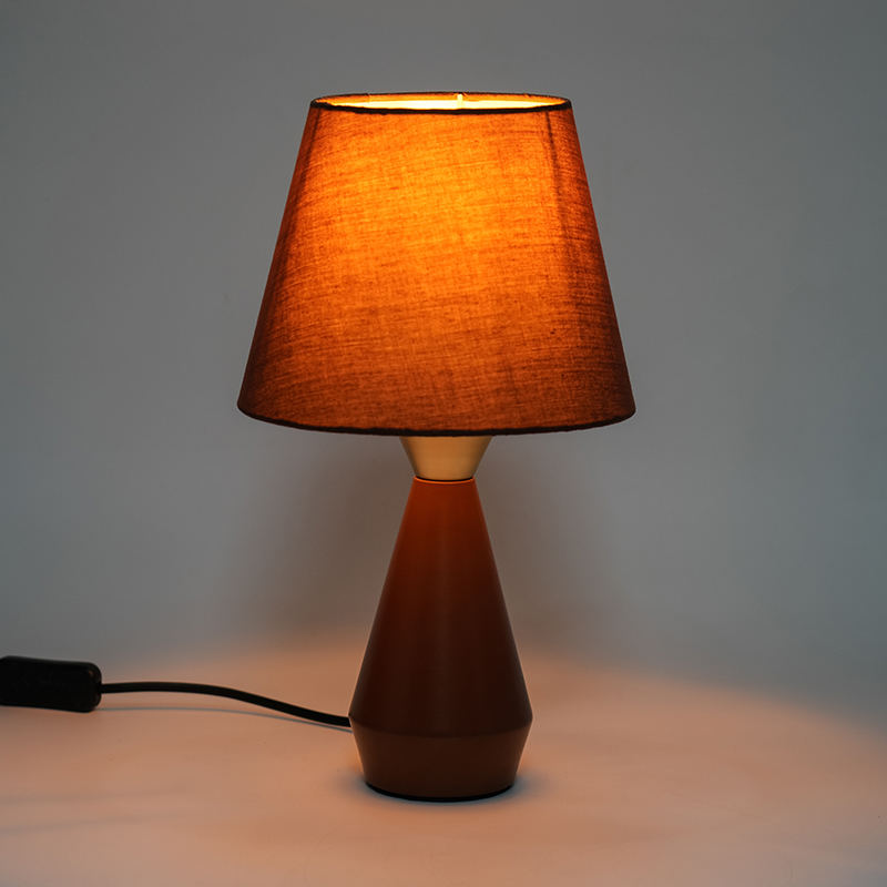 Retro európai fém éjjeli lámpa
